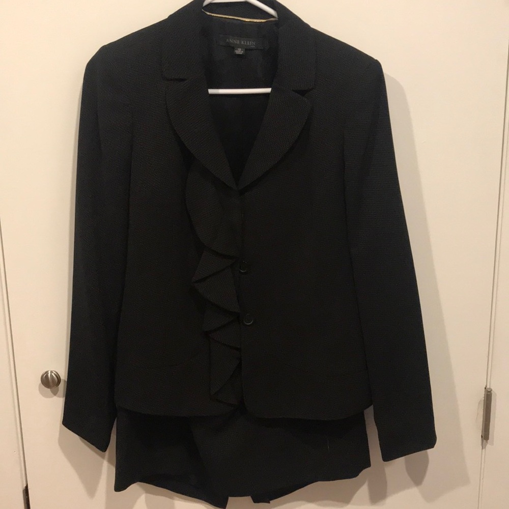 Anne Klein Size 10 suit with matching skirt